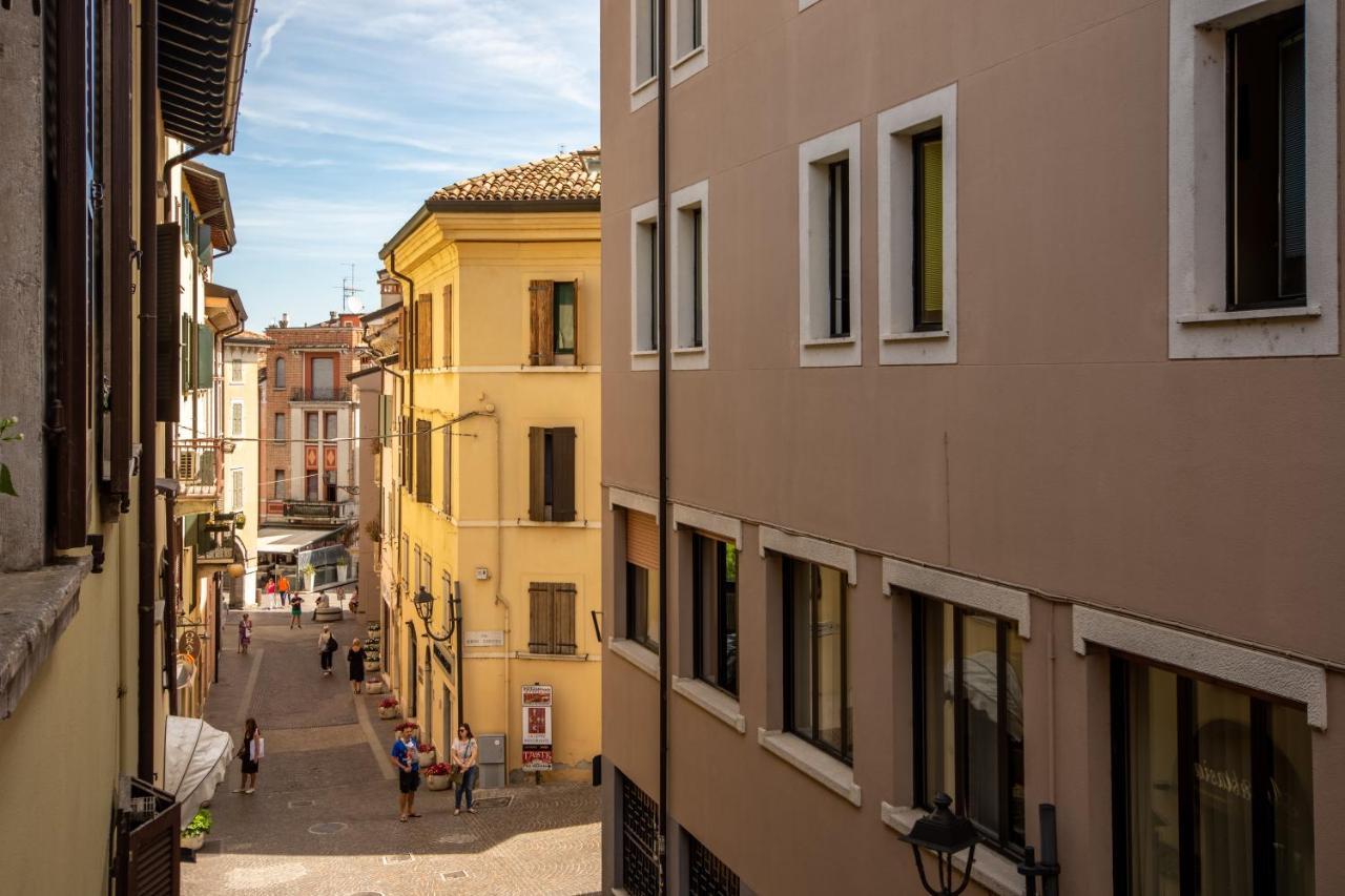 Steps From The Lake - Charme In The Inner City Desenzano del Garda Luaran gambar