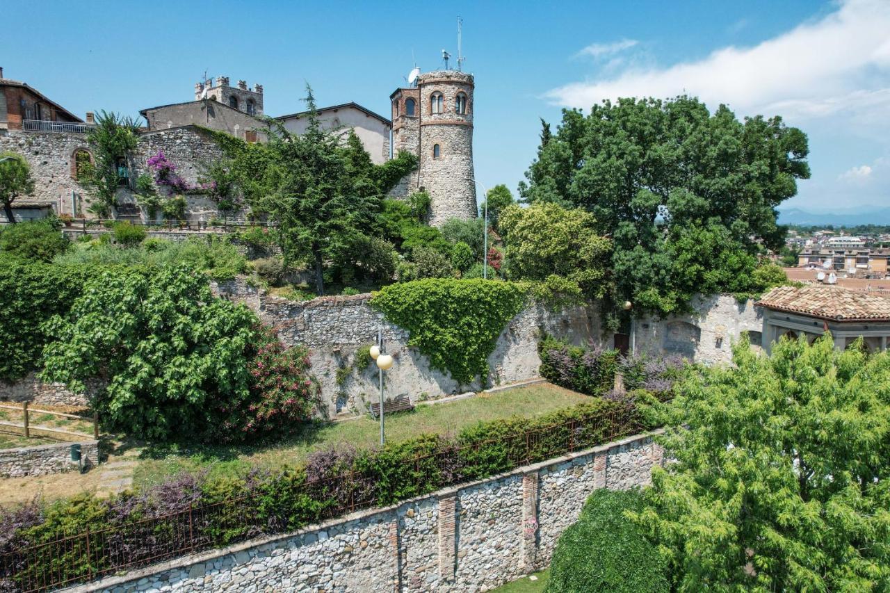 Steps From The Lake - Charme In The Inner City Desenzano del Garda Luaran gambar