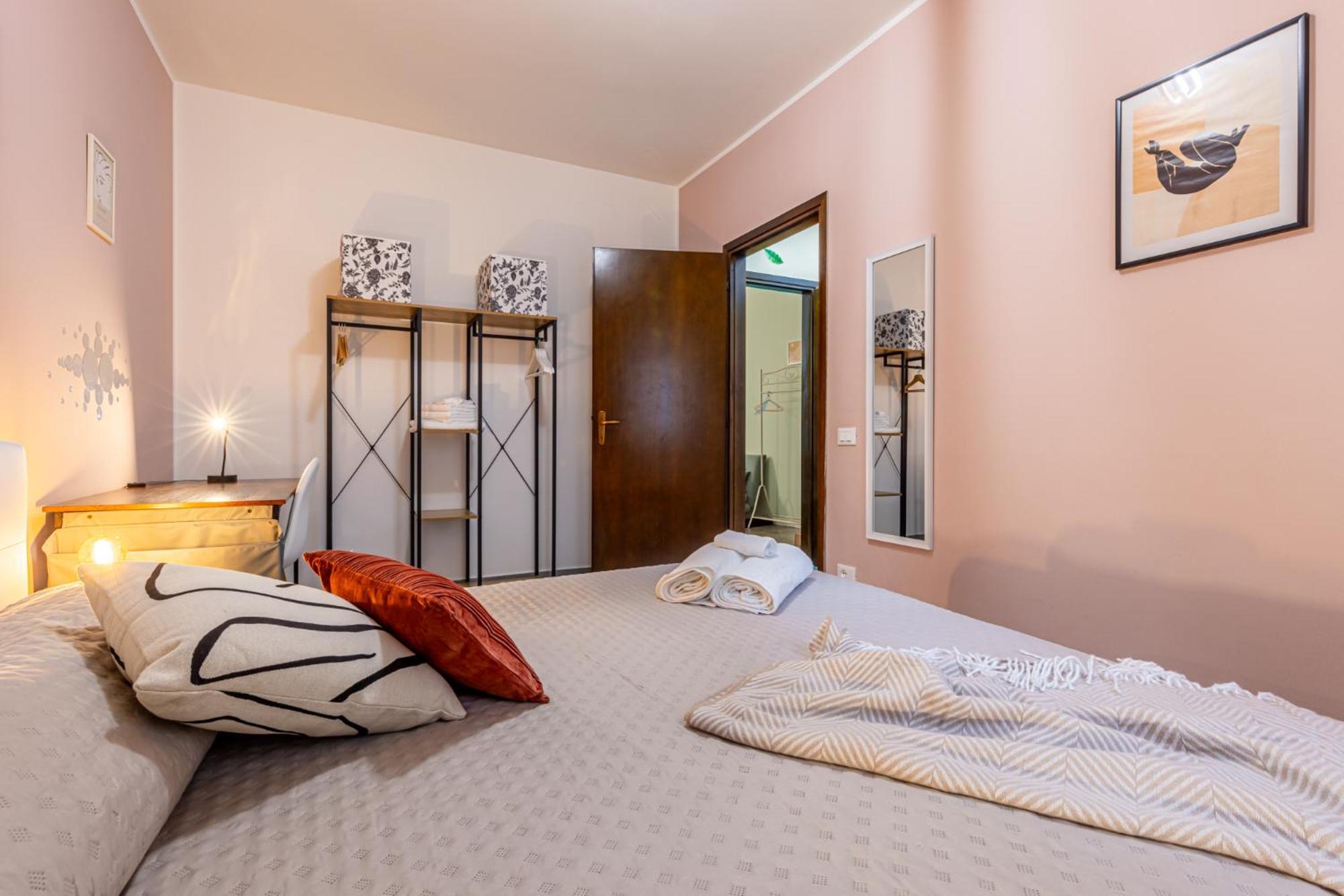 Steps From The Lake - Charme In The Inner City Desenzano del Garda Luaran gambar